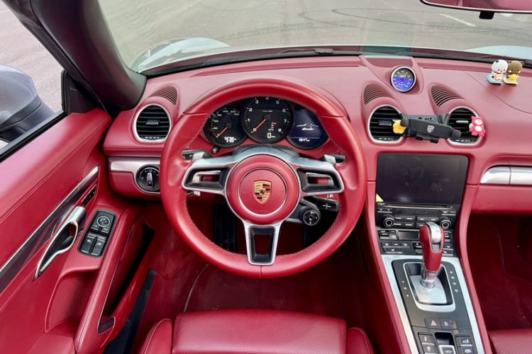 Used Porsche 718 2020 Boxster 2.0T Interior 3