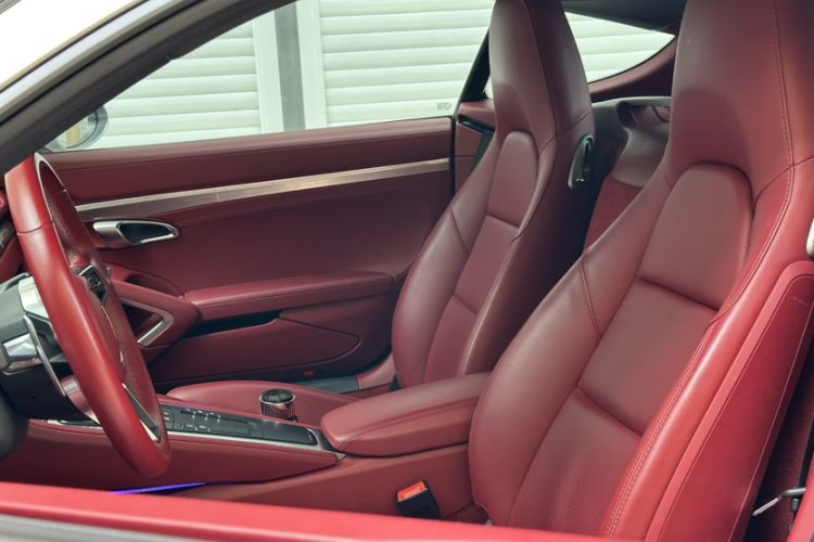 Used Porsche 718 2020 Cayman 2.0T Interior 4