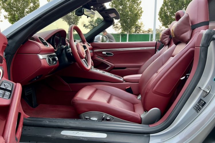 Used Porsche 718 2020 Boxster 2.0T Interior 6