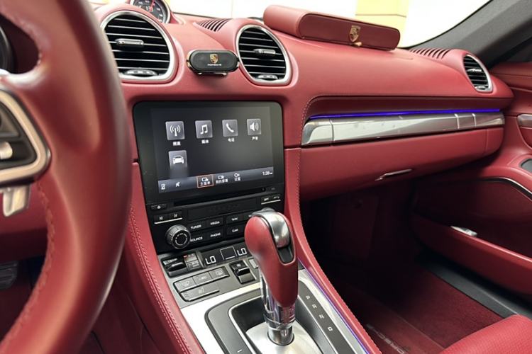 Used Porsche 718 2020 Cayman 2.0T Interior 7