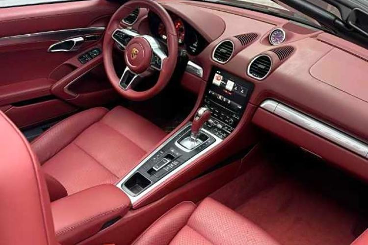 Used Porsche 718 2020 Boxster 2.0T Interior 8