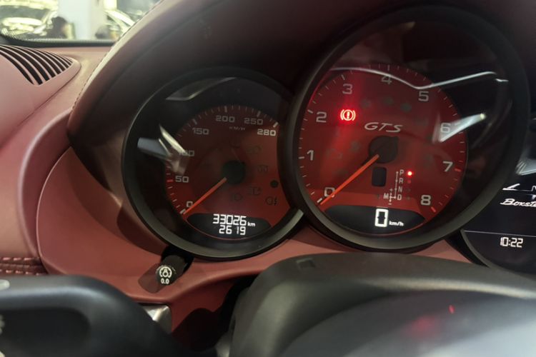 Used Porsche 718 2020 Boxster 2.0T Odometer Close Up