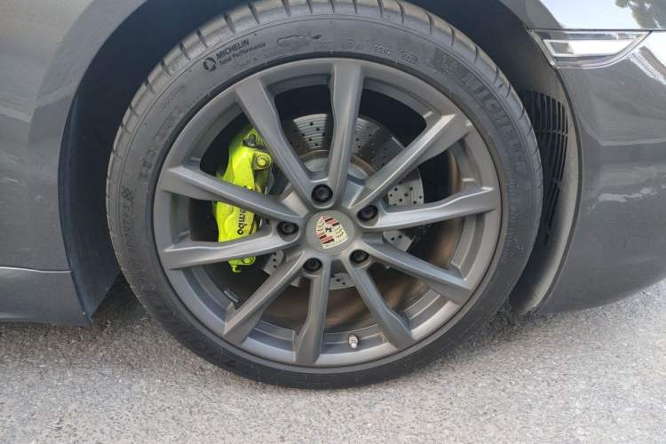 Used Porsche 718 2020 Cayman 2.0T Right Front Wheel Hub