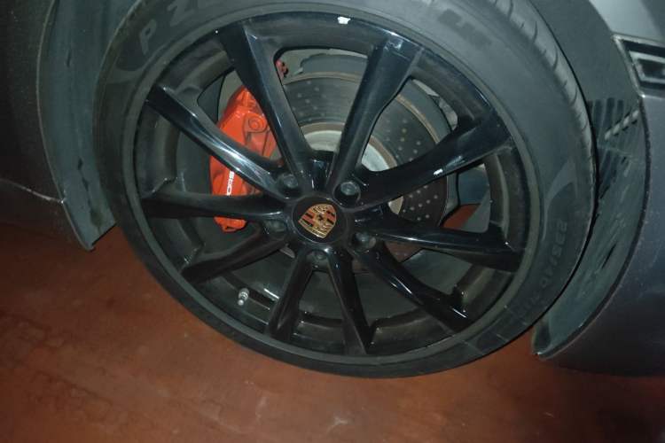 Used Porsche 718 2020 Boxster 2.0T Right Front Wheel Hub