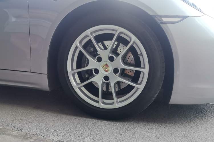 Used Porsche 718 2020 Boxster 2.0T Right Front Wheel Hub