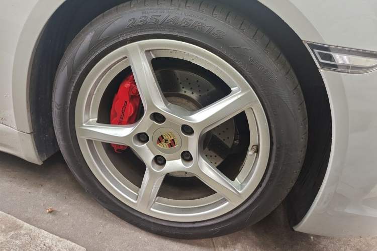 Used Porsche 718 2020 Boxster 2.0T Right Front Wheel Hub