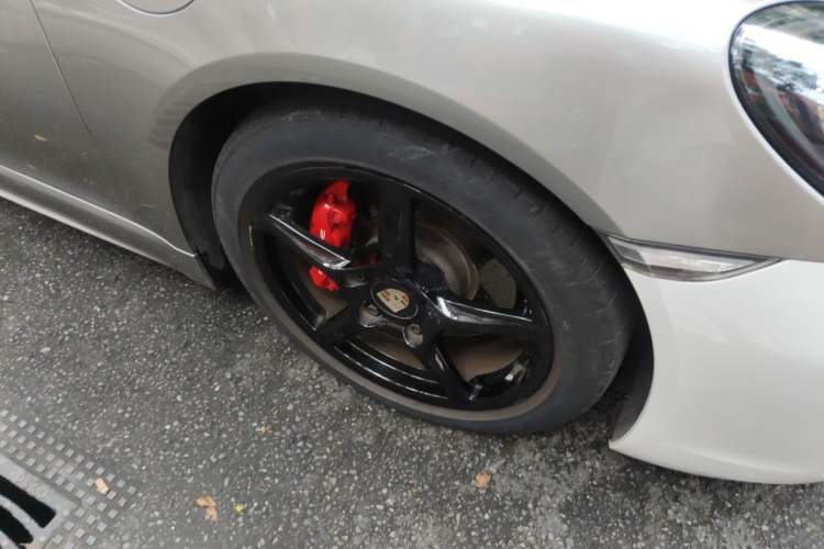 Used Porsche 718 2020 Boxster 2.0T Right Front Wheel Hub