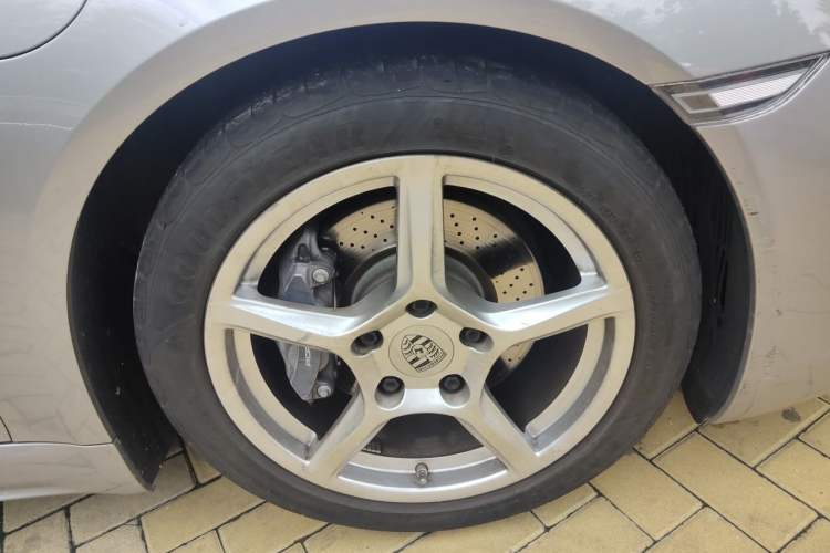 Used Porsche 718 2020 Boxster 2.0T Right Front Wheel Hub