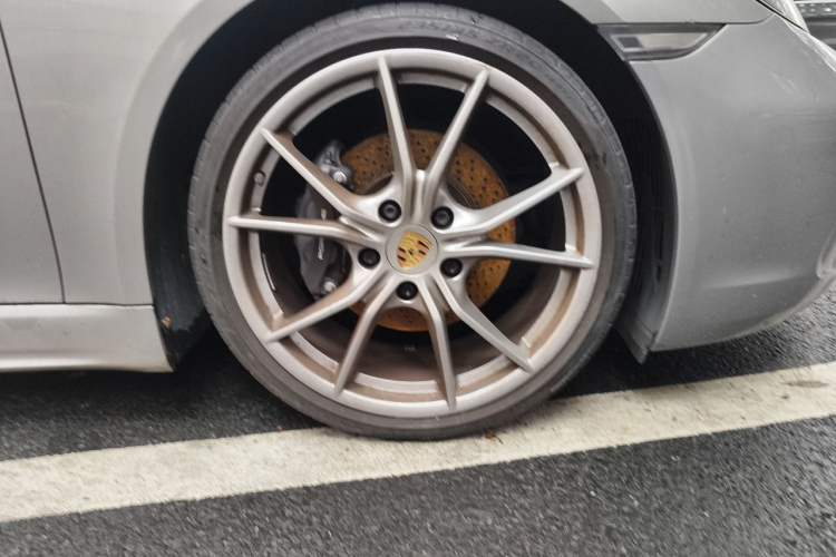 Used Porsche 718 2020 Cayman 2.0T Right Front Wheel Hub