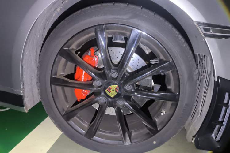 Used Porsche 718 2020 Boxster 2.0T Right Front Wheel Hub