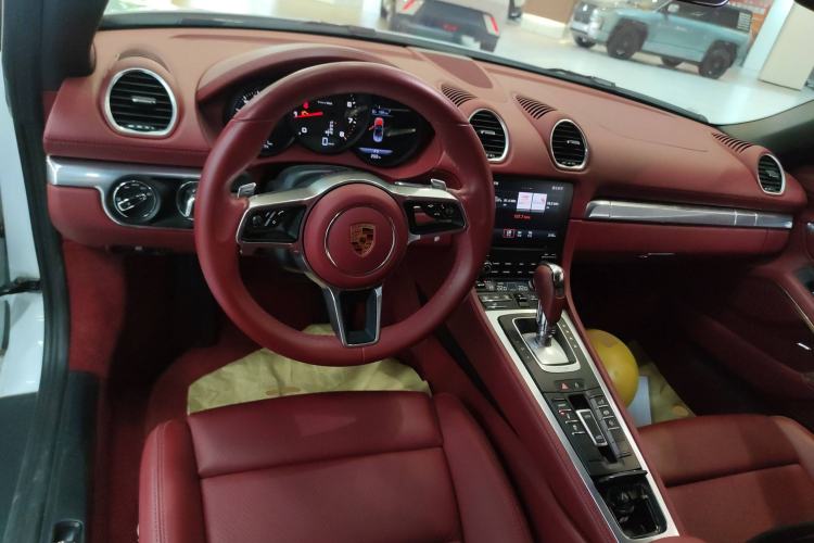 Used Porsche 718 2020 Boxster 2.0T Center Console