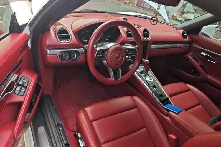 Used Porsche 718 2020 Boxster 2.0T Center Console