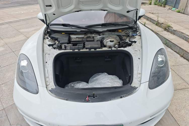 Used Porsche 718 2020 Boxster 2.0T Engine Bay