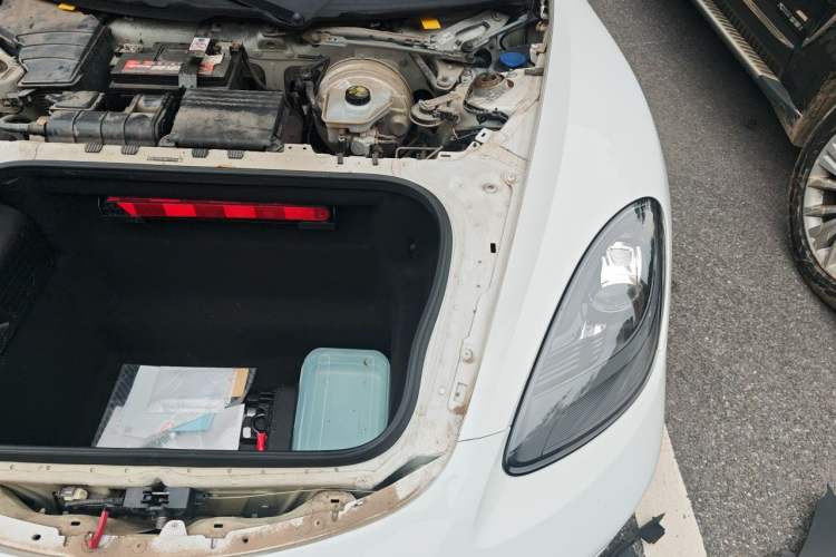 Used Porsche 718 2020 Boxster 2.0T Engine Bay Left