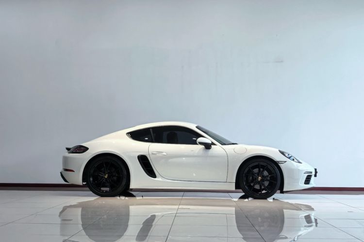 Used Porsche 718 2020 Cayman 2.0T Exterior 2