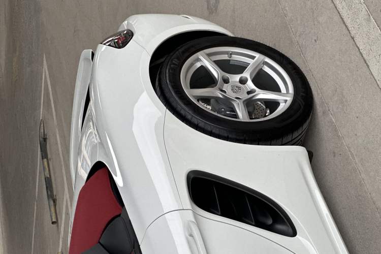 Used Porsche 718 2020 Boxster 2.0T Exterior 9