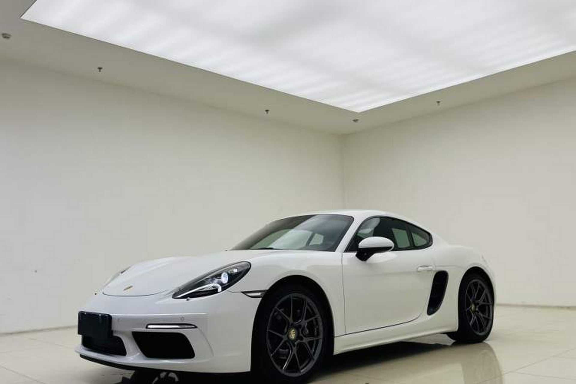 Used Porsche 718 2020 Cayman 2.0T Front Left 45 Deg