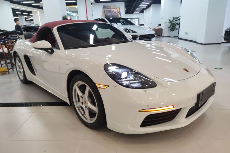 Used Porsche 718 2020 Boxster 2.0T Front Right 45 Deg