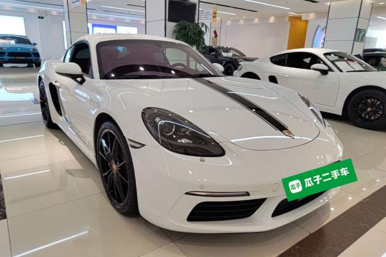 Used Porsche 718 2020 Cayman 2.0T Front Right 45 Deg