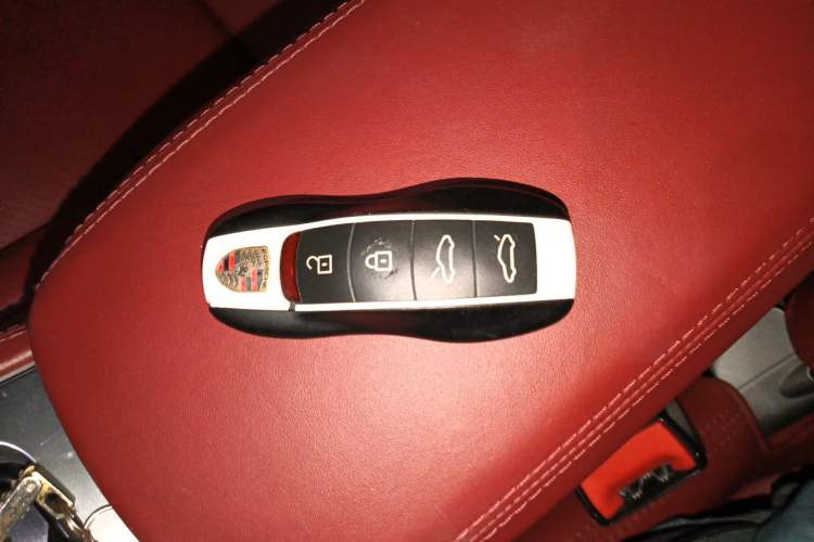 Used Porsche 718 2020 Cayman 2.0T Interior 1