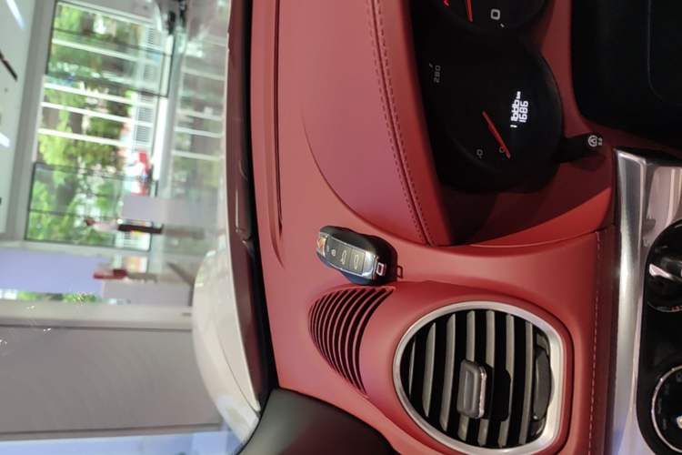 Used Porsche 718 2020 Boxster 2.0T Interior 1