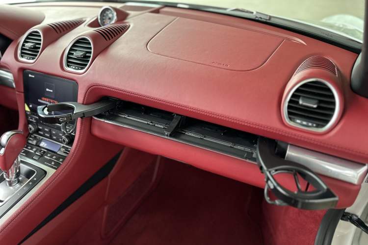 Used Porsche 718 2020 Boxster 2.0T Interior 10
