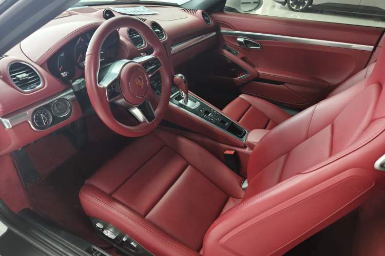 Used Porsche 718 2020 Boxster 2.0T Interior 2