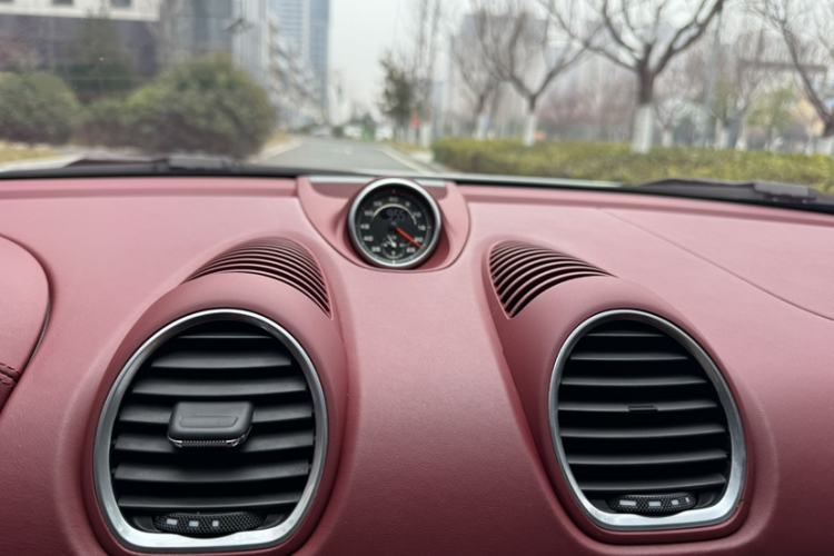 Used Porsche 718 2020 Cayman 2.0T Interior 2