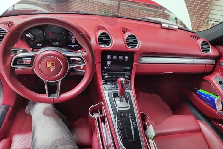 Used Porsche 718 2020 Cayman 2.0T Interior 2