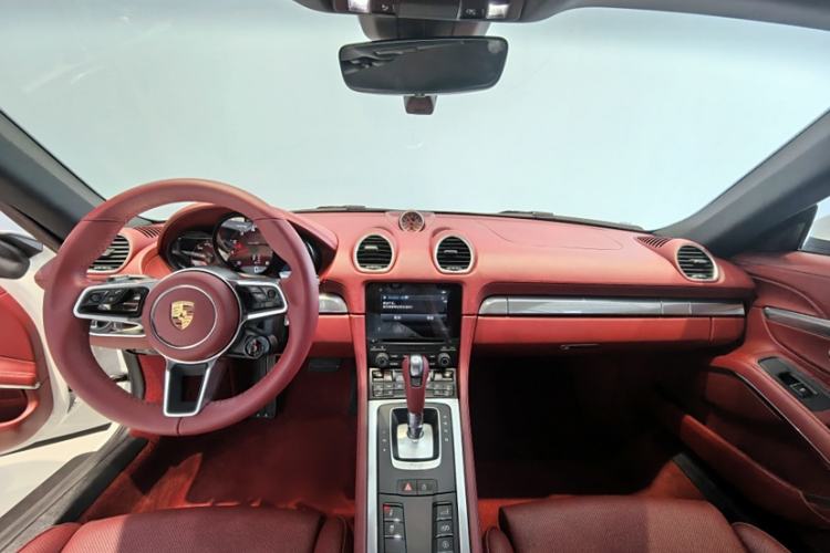 Used Porsche 718 2020 Cayman 2.0T Interior 3