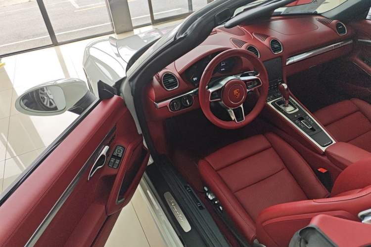 Used Porsche 718 2020 Boxster 2.0T Interior 3