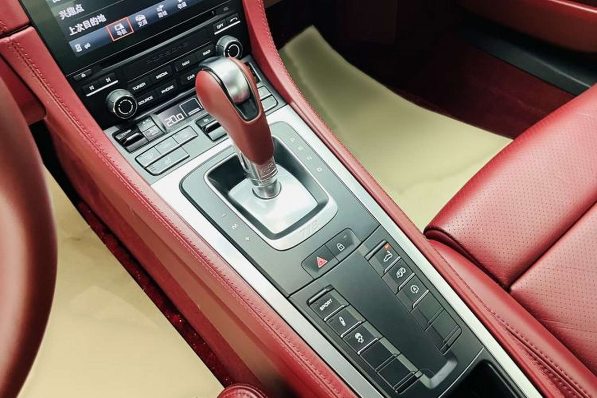 Used Porsche 718 2020 Cayman 2.0T Interior 3
