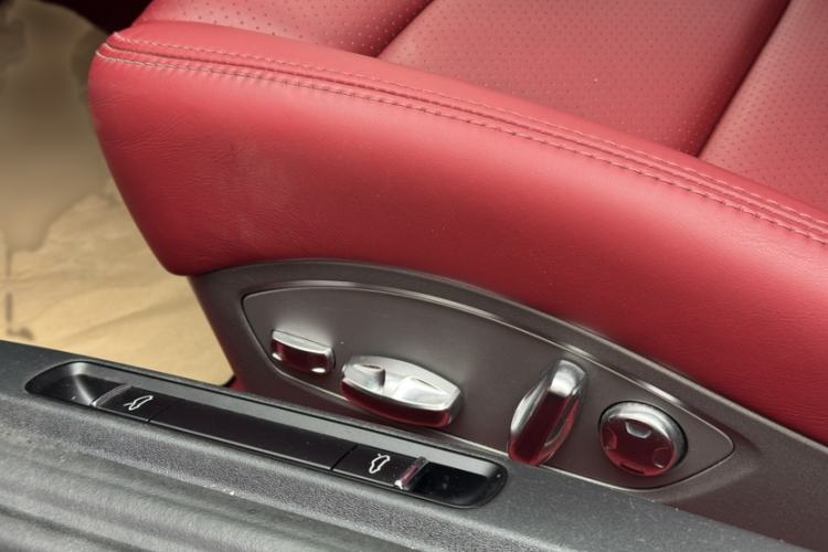 Used Porsche 718 2020 Cayman 2.0T Interior 3