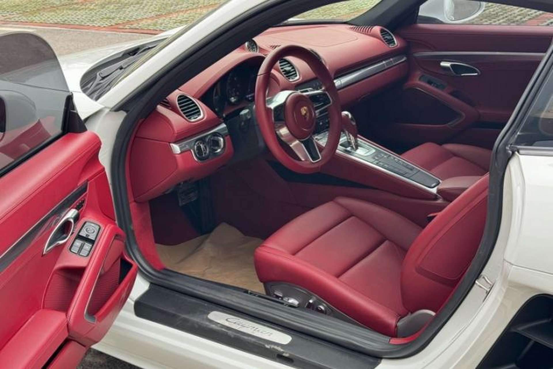 Used Porsche 718 2020 Cayman 2.0T Interior 4