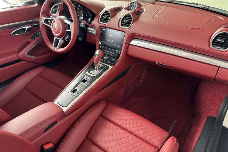 Used Porsche 718 2020 Boxster 2.0T Interior 4