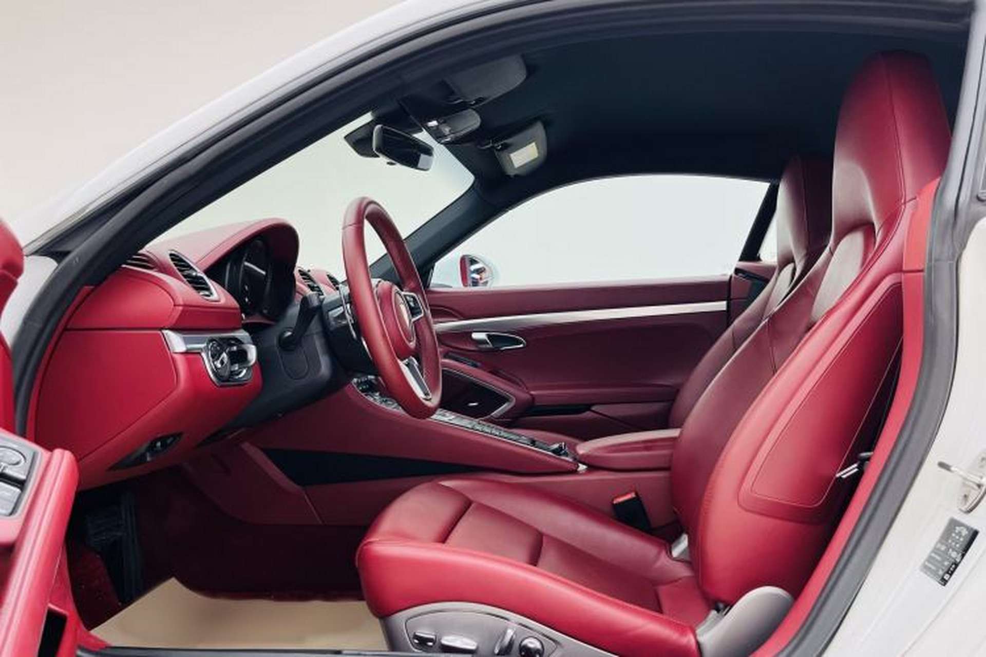 Used Porsche 718 2020 Cayman 2.0T Interior 4