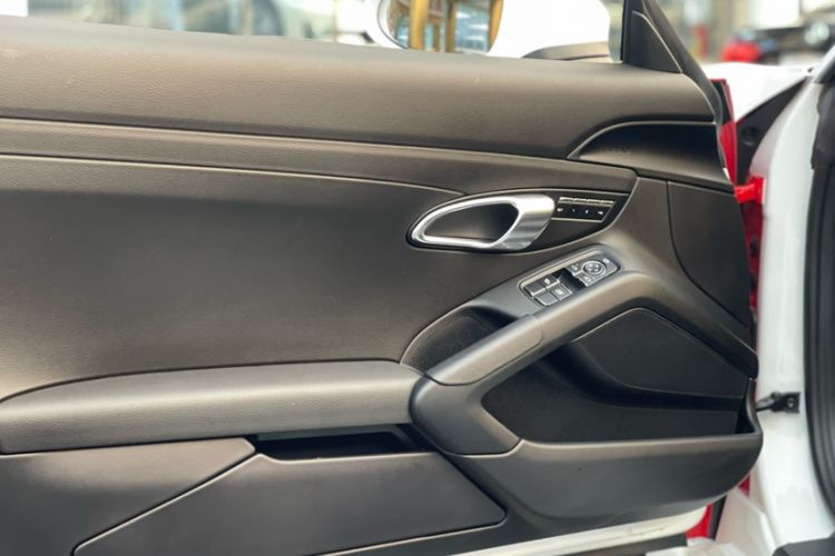 Used Porsche 718 2020 Boxster 2.0T Interior 5