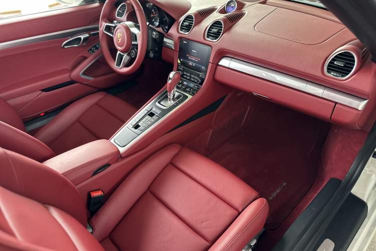 Used Porsche 718 2020 Boxster 2.0T Interior 5