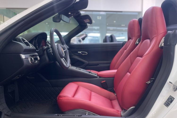 Used Porsche 718 2020 Boxster 2.0T Interior 6