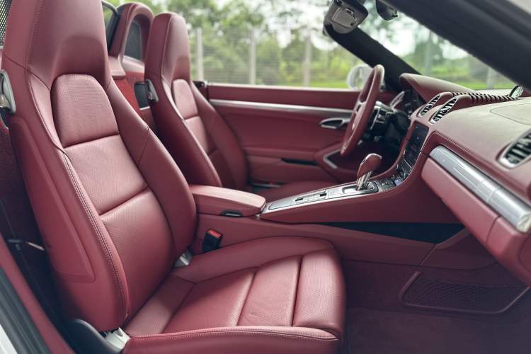 Used Porsche 718 2020 Boxster 2.0T Interior 6