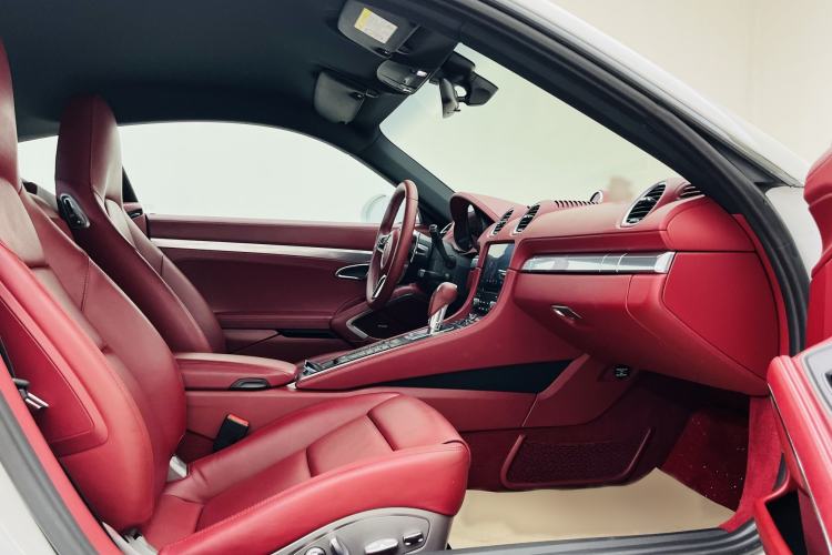 Used Porsche 718 2020 Cayman 2.0T Interior 6