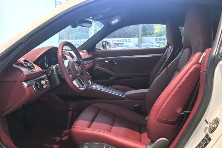 Used Porsche 718 2020 Cayman 2.0T Interior 9