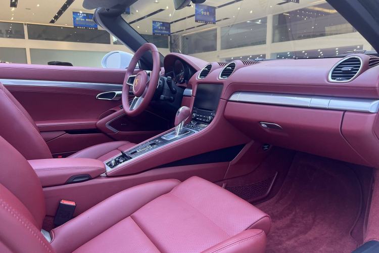 Used Porsche 718 2020 Boxster 2.0T Interior 9