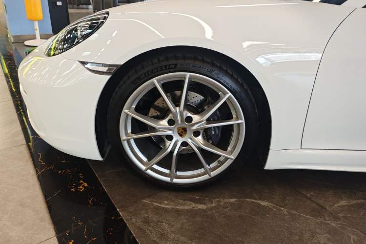 Used Porsche 718 2020 Boxster 2.0T Left Front Wheel Hub