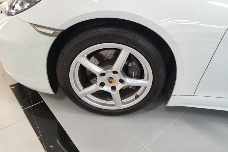 Used Porsche 718 2020 Boxster 2.0T Left Front Wheel Hub