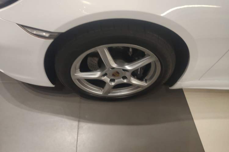 Used Porsche 718 2020 Boxster 2.0T Left Front Wheel Hub
