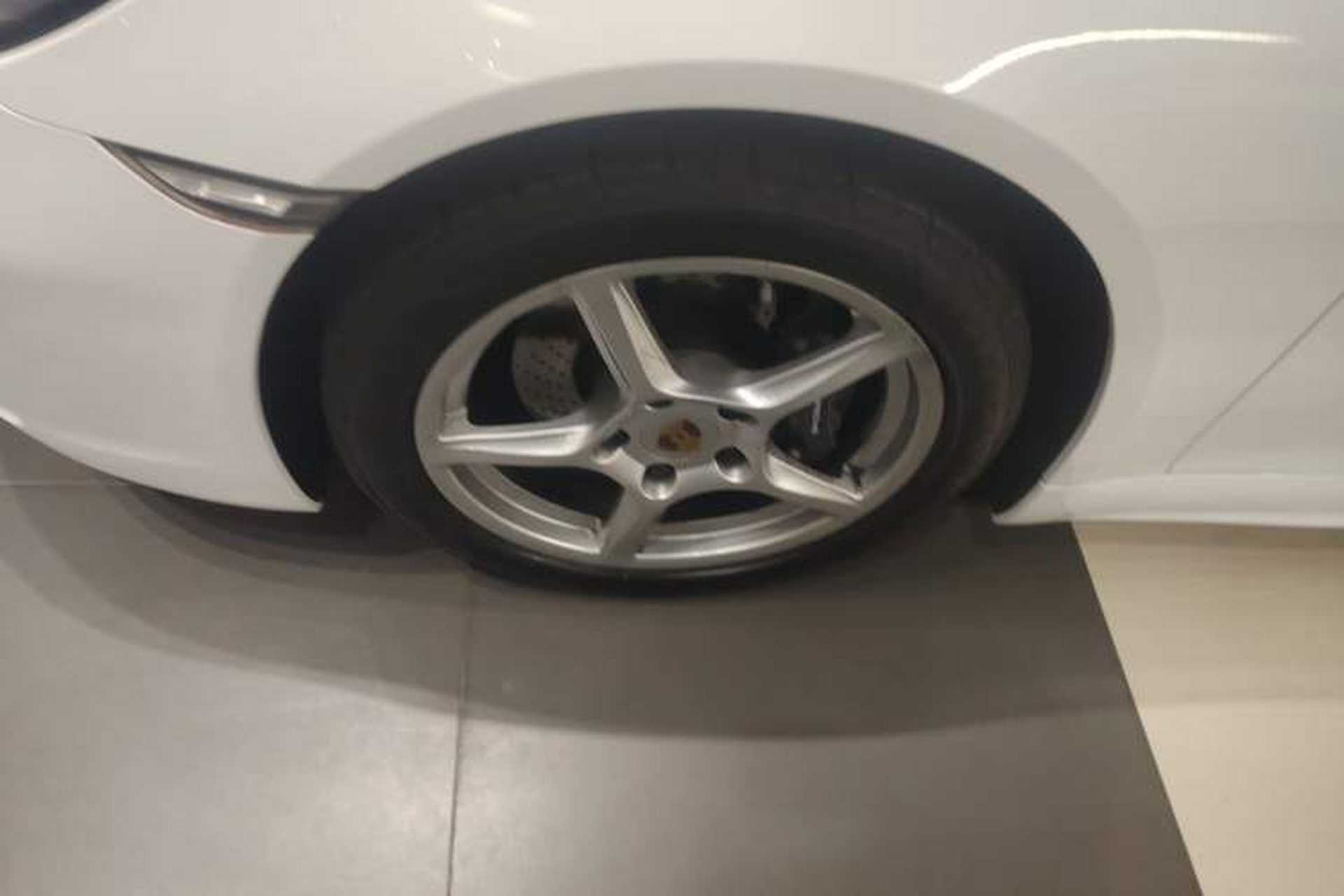 Used Porsche 718 2020 Boxster 2.0T Left Front Wheel Hub