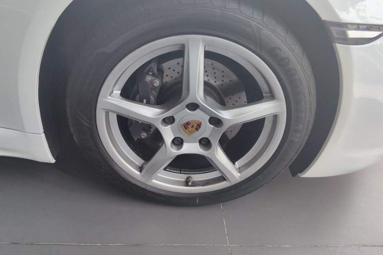 Used Porsche 718 2020 Boxster 2.0T Right Front Wheel Hub