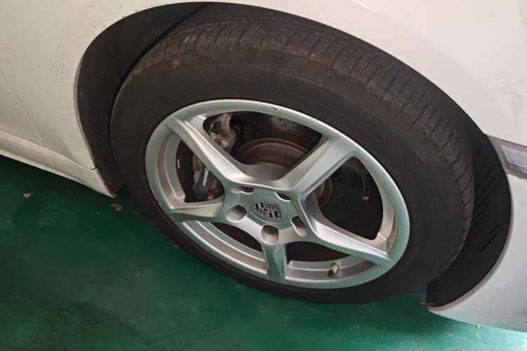 Used Porsche 718 2020 Boxster 2.0T Right Front Wheel Hub