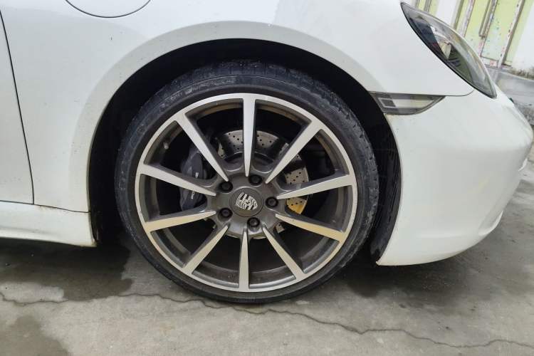 Used Porsche 718 2020 Cayman 2.0T Right Front Wheel Hub